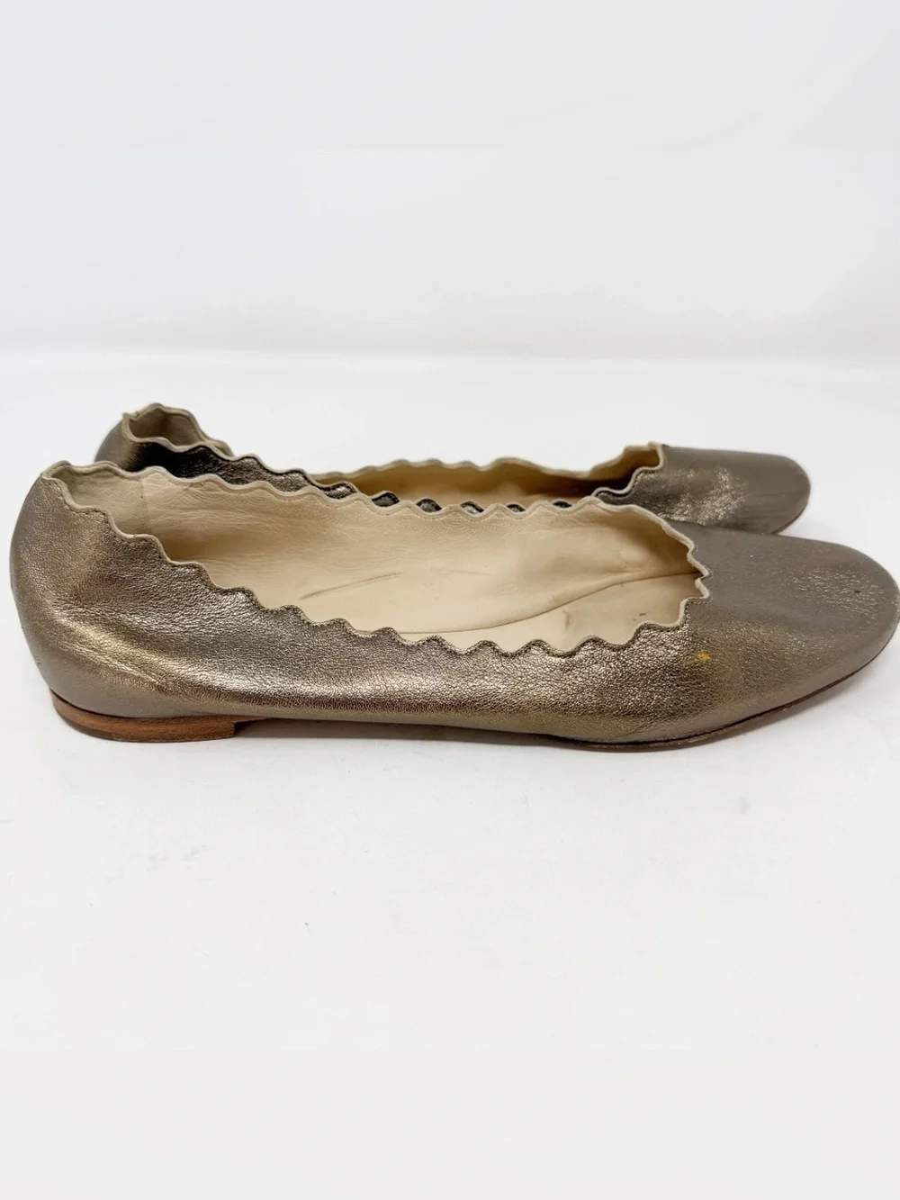 Chloe LAUREN Scallop Metallic Gold Leather Ballet Flats Womens Size 37 EU 7 US